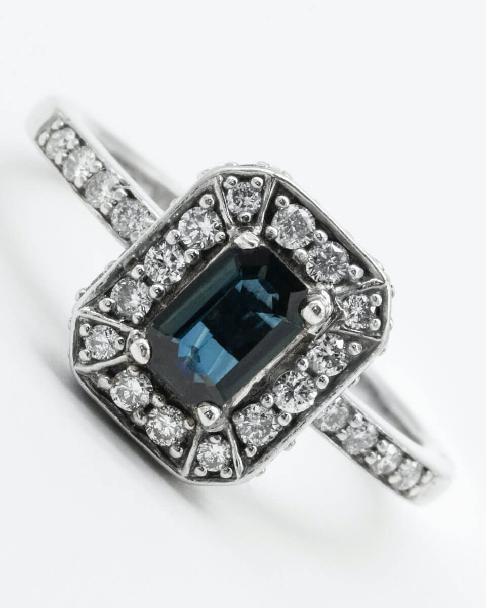 Dainty Vintage Rectangular Engraved Charm Collarbone Necklace - Image 4